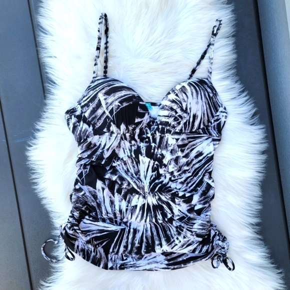 Assets Spanx Swimwear Push Up Underwire Tankini Top with Ruched Sides M - Picture 2 of 10